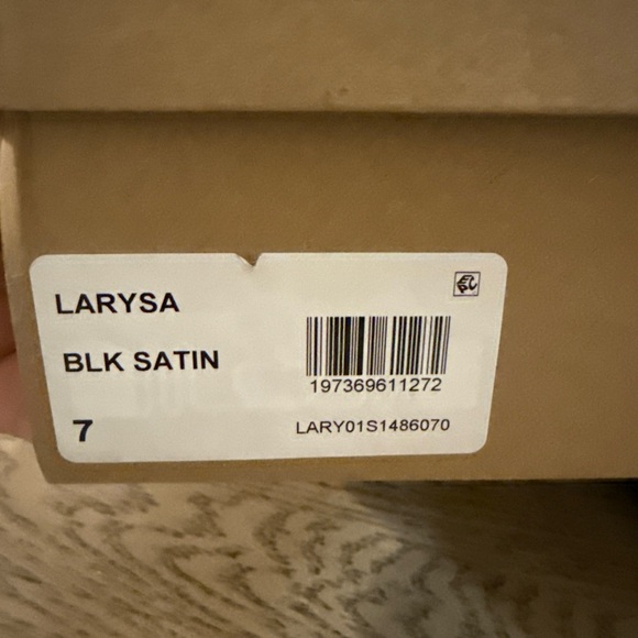 Steve Madden Women's Larysa Satin Frayed Slingback Pumps Black 7 - Picture 4 of 4